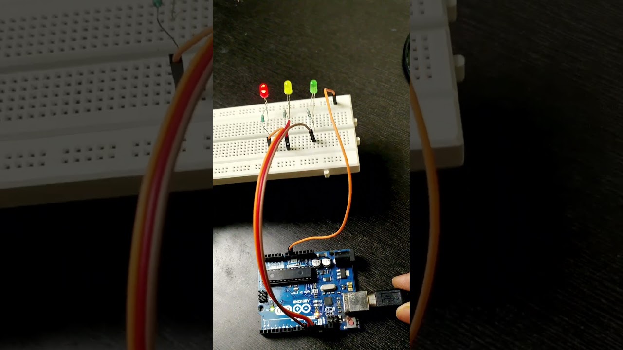 Traffic light  with Arduino uno - Beginner level