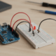 apprenez à brancher une led sur arduino facilement et rapidement grâce à notre guide simple et étape par étape, idéal pour débutants comme pour experts.