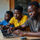 découvrez la réalité des « petites mains » du numérique en afrique, confrontées à une précarité persistante malgré l'essor rapide de l'intelligence artificielle sur le continent.