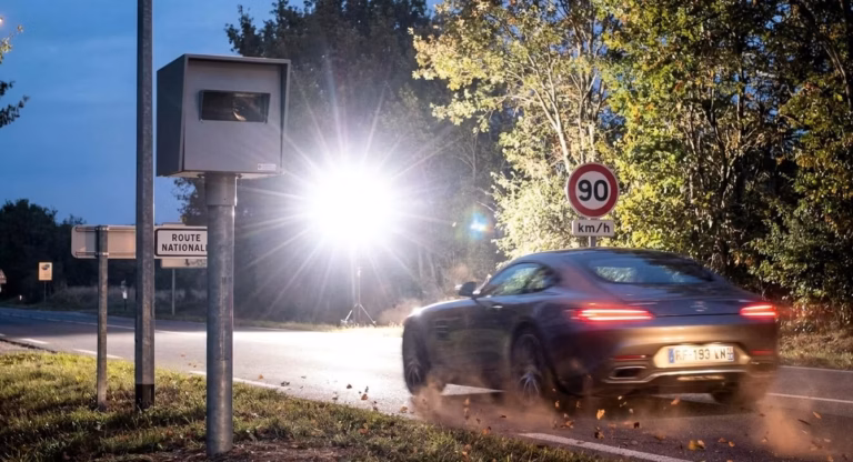 Votre voiture peut prévenir les excès de vitesse, mais l&rsquo;Europe reste encore à la traîne…